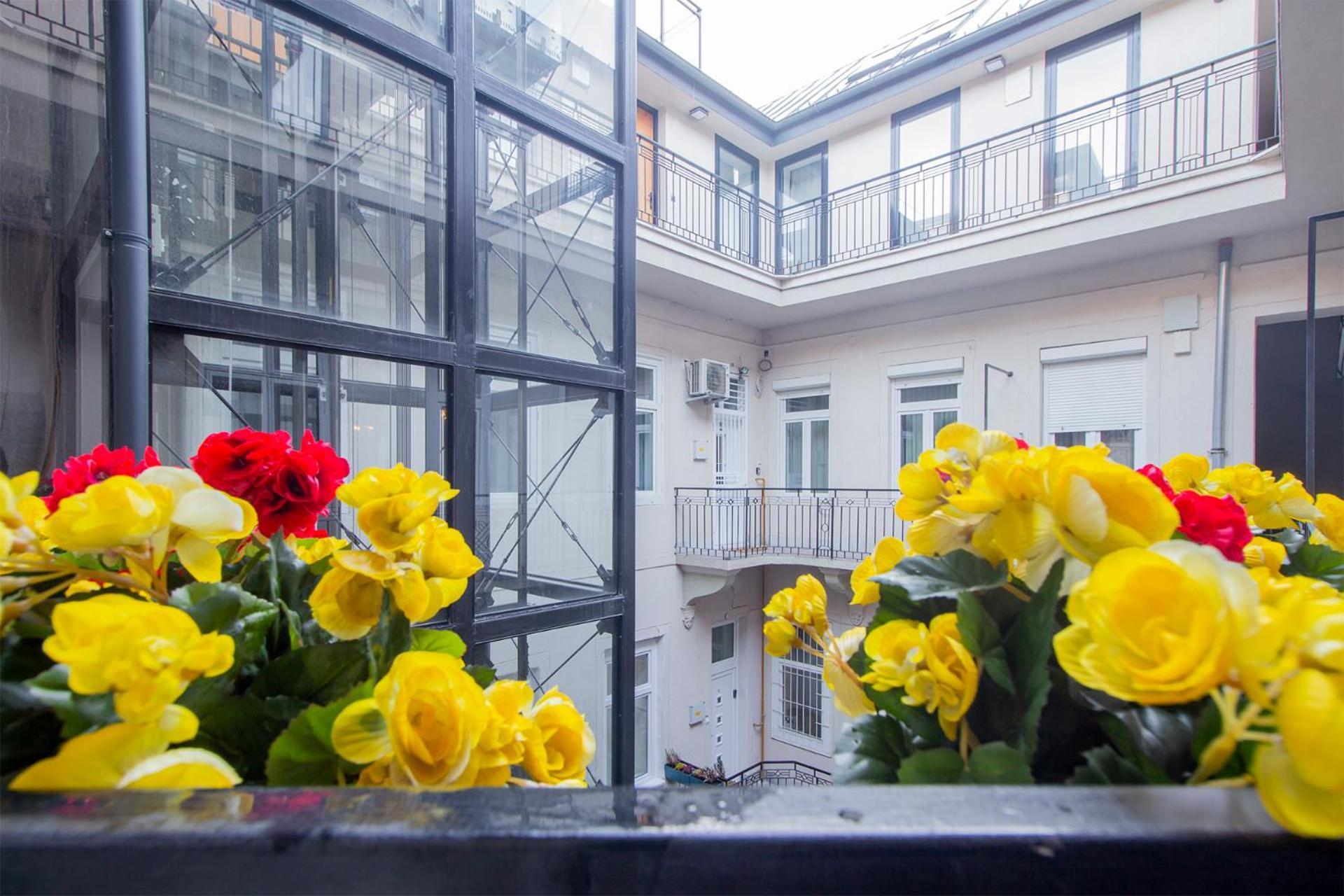 Kalvin 2Bdr Apartment With Ac Budapeste Exterior foto