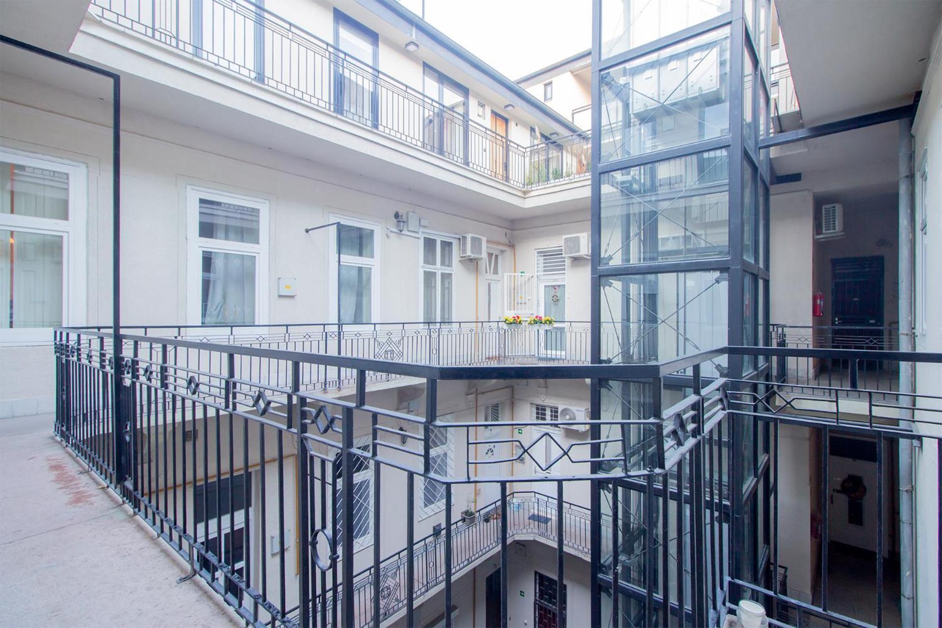 Kalvin 2Bdr Apartment With Ac Budapeste Exterior foto