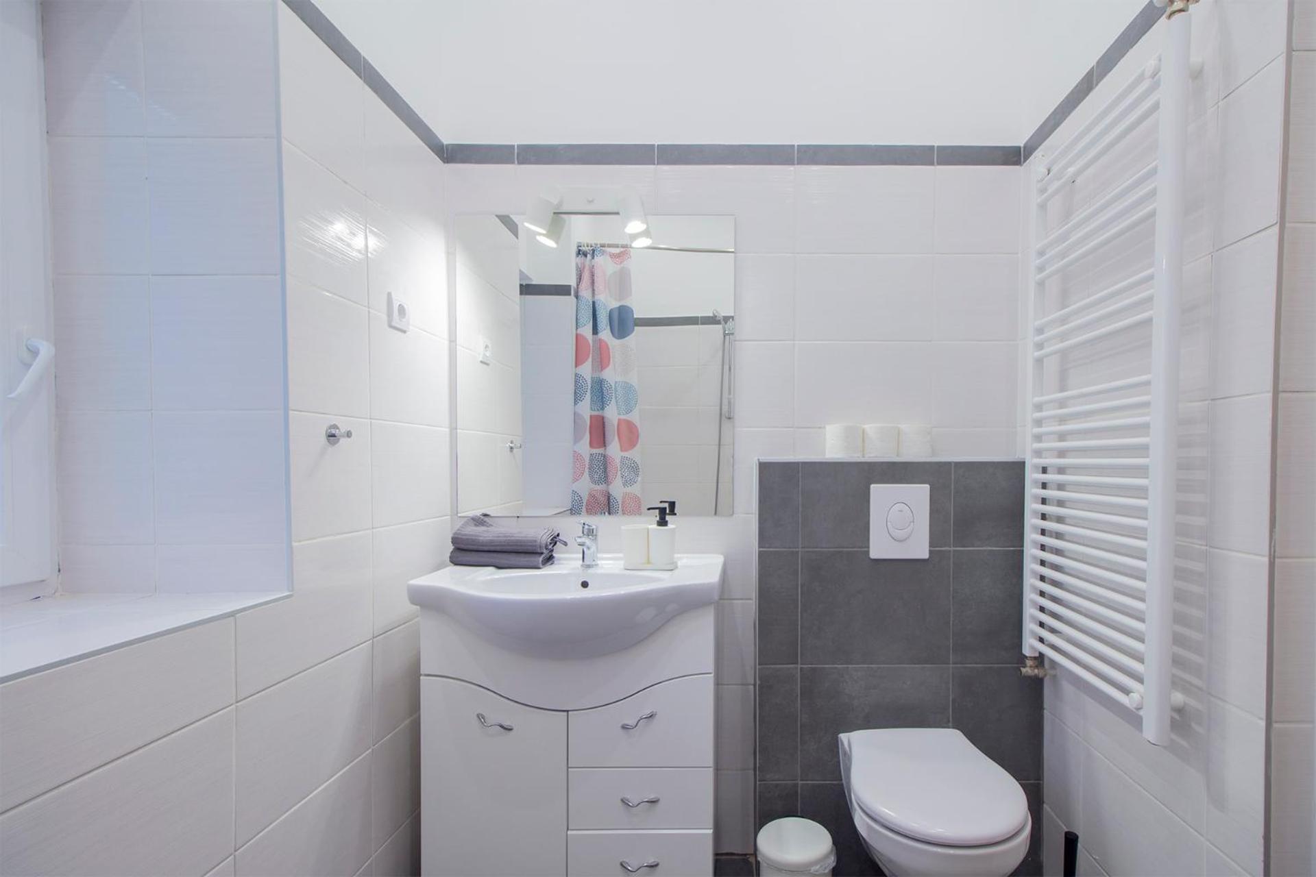 Kalvin 2Bdr Apartment With Ac Budapeste Exterior foto